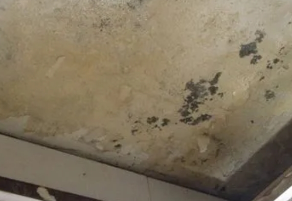 东区阳台漏水维修公司分享下东区卫生间渗水维修需要注意哪些问题。